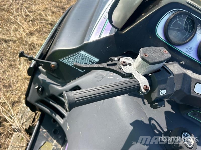 Arctic Cat EXT 580 Snowmobile (Inoperable) スノーモービル