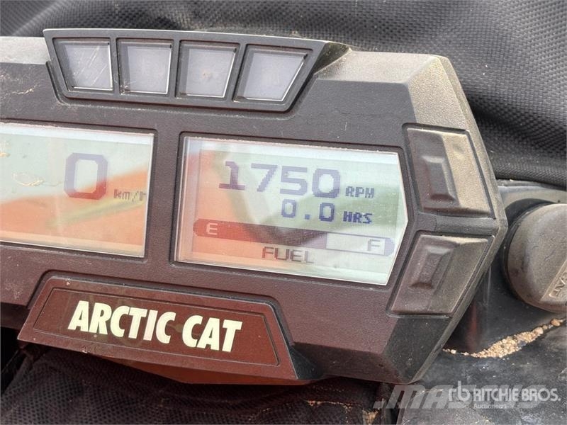 Arctic Cat Snowmobile Motoros szánok