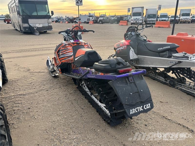Arctic Cat Snowmobile Motoros szánok