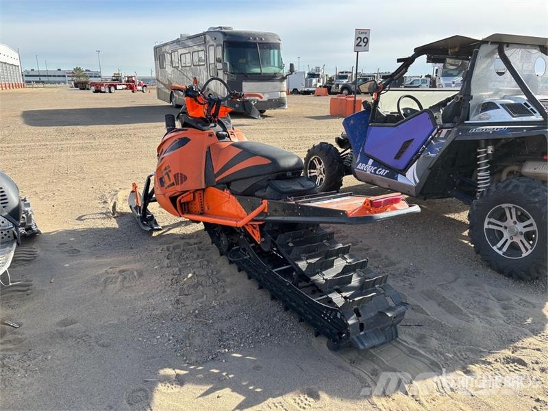 Arctic Cat Snowmobile Motoros szánok