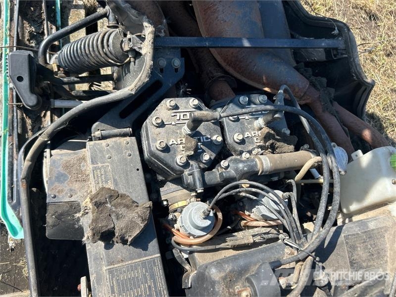 Arctic Cat Wildcat 700 Snowmobile (Inoperable) スノーモービル