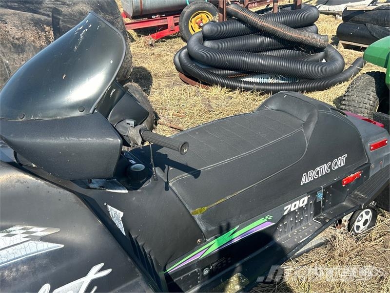 Arctic Cat Wildcat 700 Snowmobile (Inoperable) スノーモービル