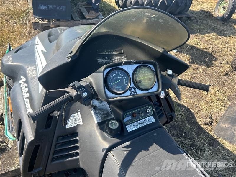 Arctic Cat Wildcat 700 Snowmobile (Inoperable) スノーモービル