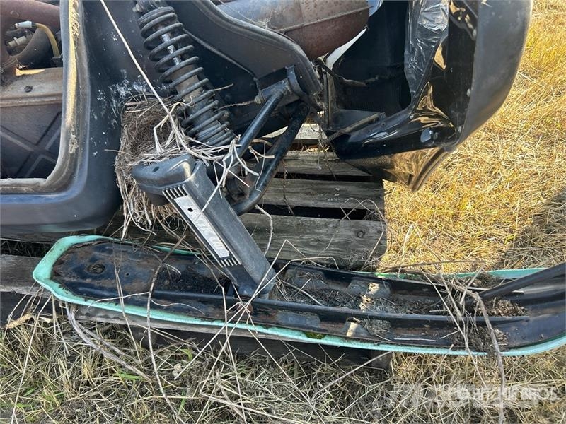 Arctic Cat Wildcat 700 Snowmobile (Inoperable) スノーモービル