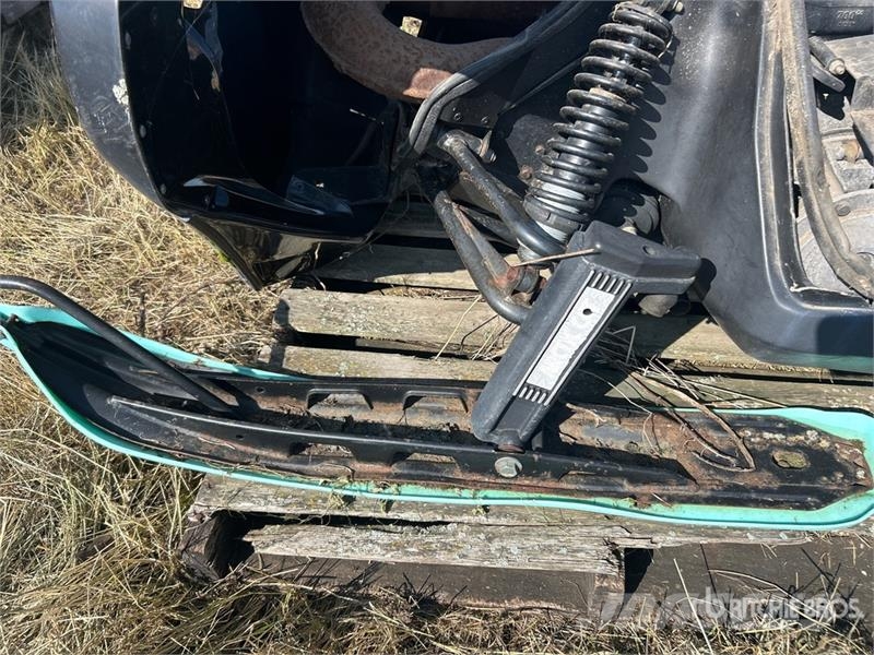 Arctic Cat Wildcat 700 Snowmobile (Inoperable) スノーモービル