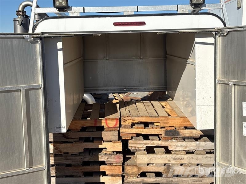 ARE Truck Cap Kabine i unutrašnjost