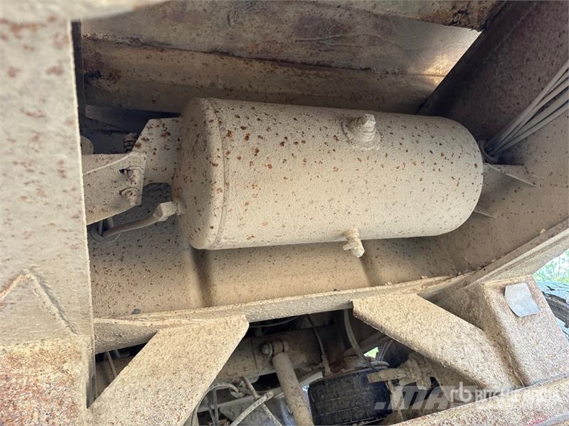 Arnes 27 ft T/A Armour Rock End Dump Trailer Przyczepy wywrotki