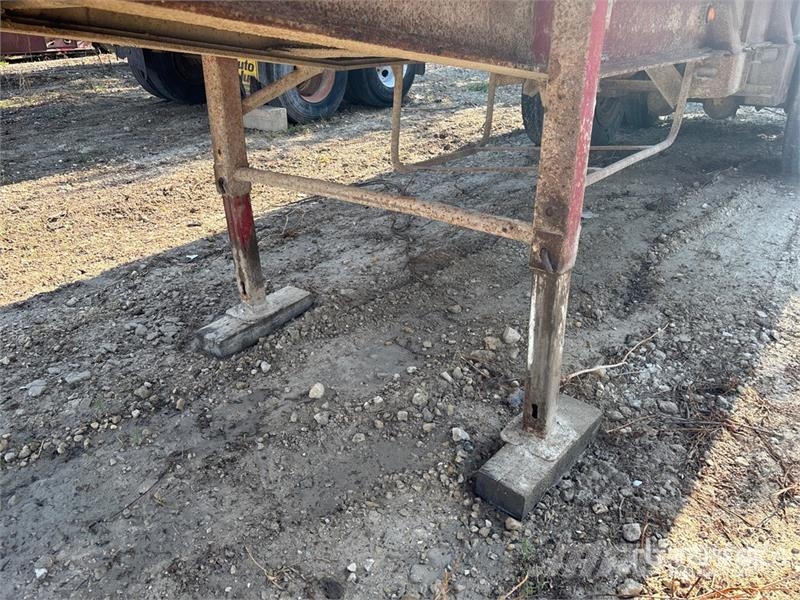 Arnes 27 ft T/A Armour Rock End Dump Trailer Przyczepy wywrotki