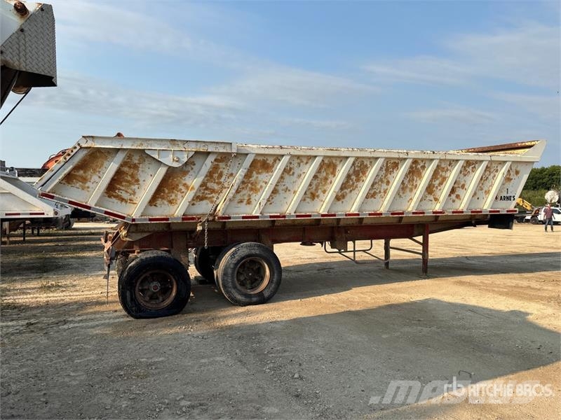 Arnes 27 ft T/A Armour Rock End Dump Trailer Przyczepy wywrotki