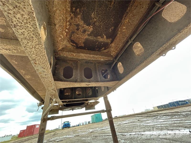 Arnes 30 ft T/A End Dump Trailer Kipper