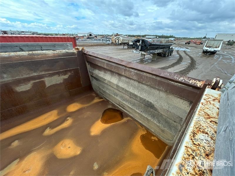Arnes 30 ft T/A End Dump Trailer Kipper