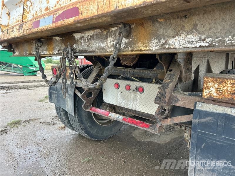 Arnes 30 ft T/A End Dump Trailer Kipper