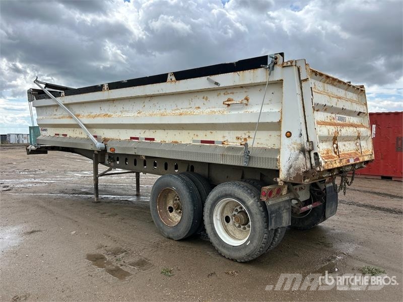 Arnes 30 ft T/A End Dump Trailer Kipper