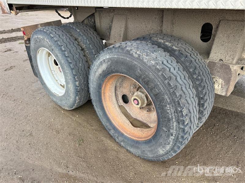 Arnes 30 ft T/A End Dump Trailer Kipper