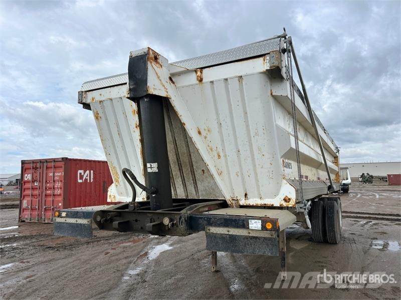 Arnes 30 ft T/A End Dump Trailer Kipper