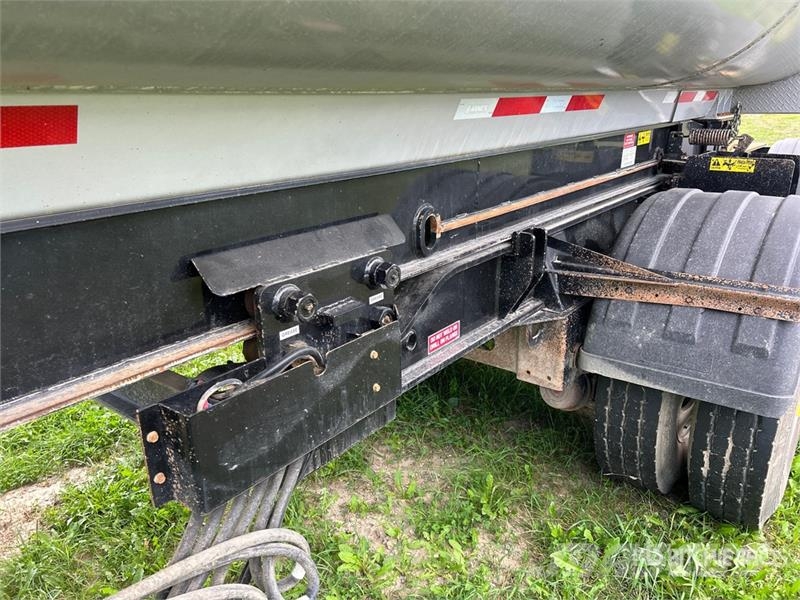 Arnes 33 ft Tri/A End Dump Trailer Kipper