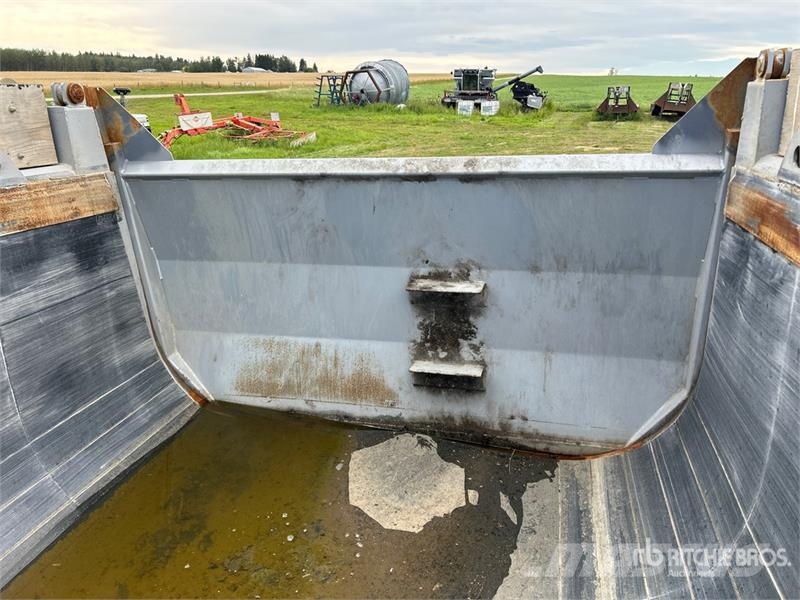 Arnes 33 ft Tri/A End Dump Trailer Kipper