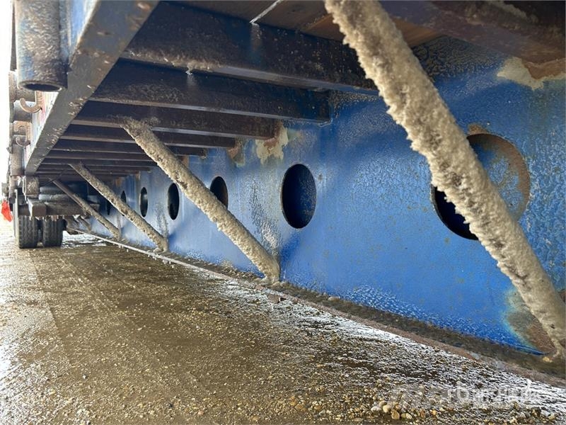 Arrow 40 t Tri/A 52 ft - 60 ft Extendable Trombone Step Low loaders