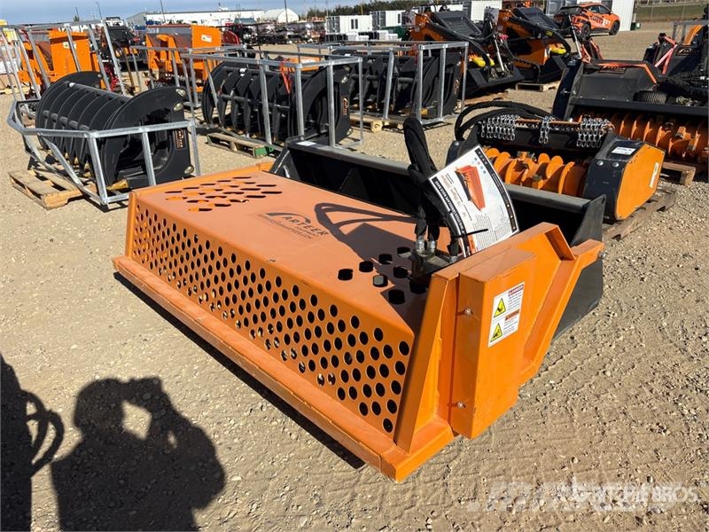Arteer LRR-74W 74 in Skid Steer Landscape Rake (Unused) Ancinhos e espalhadores de feno