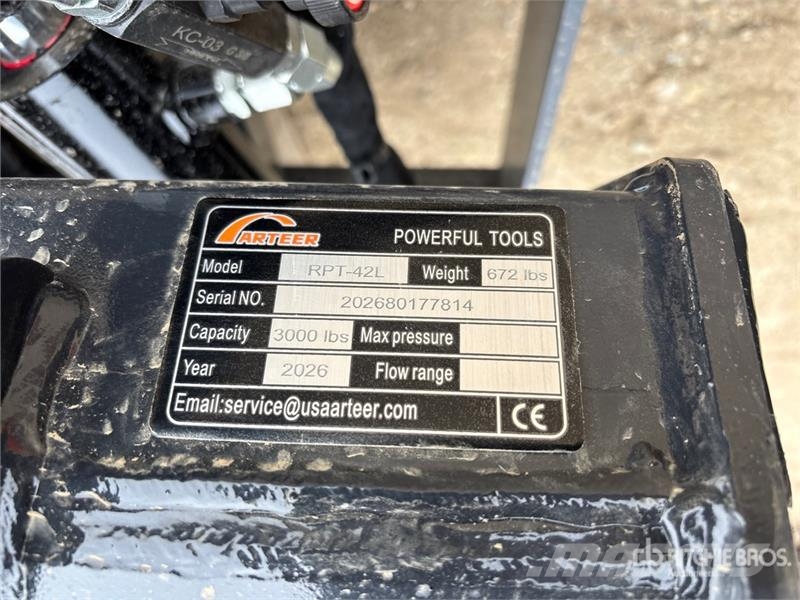 Arteer RPT-42L 42 in Rotating Hydraulic Skid Steer Forks Forquilhas
