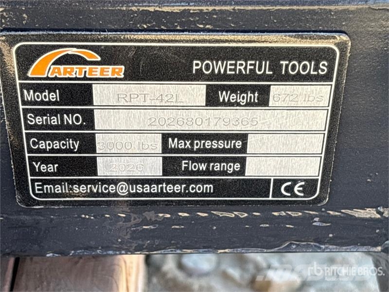Arteer RPT-42L 60 in Rotating Hydraulic Skid Steer Forks Паллетные вилы для фронтальных погрузчиков