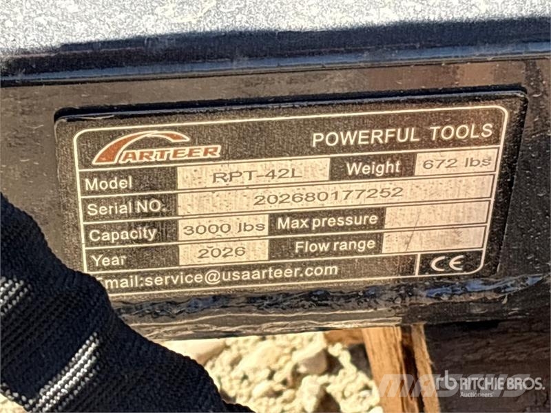 Arteer RPT-42L 60 in Rotating Hydraulic Skid Steer Forks Pallgafflar