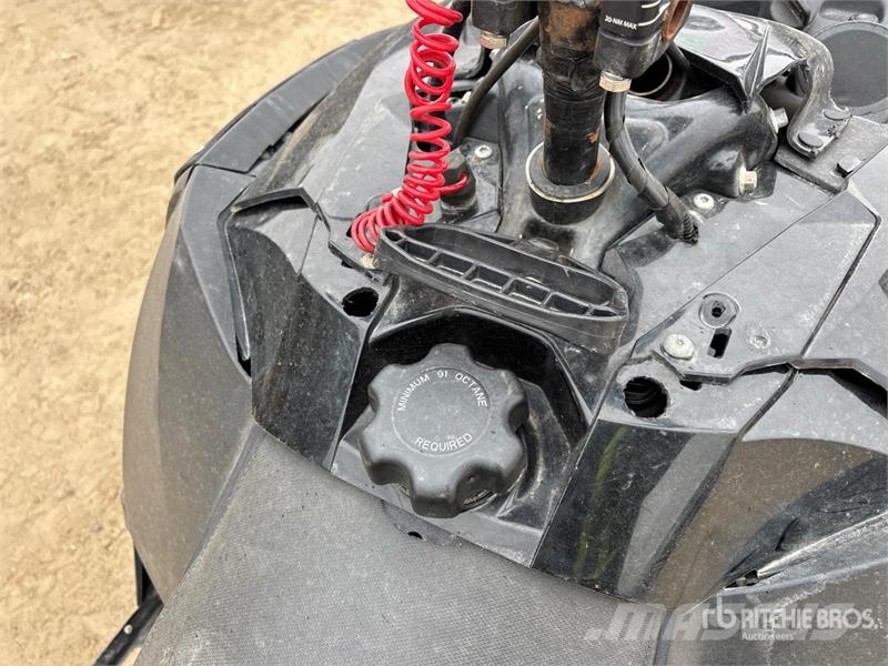  Artic Cat M8000 Snowmobile كاسحات الجليد