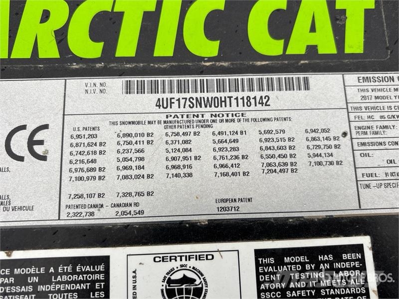  Artic Cat M8000 Snowmobile كاسحات الجليد