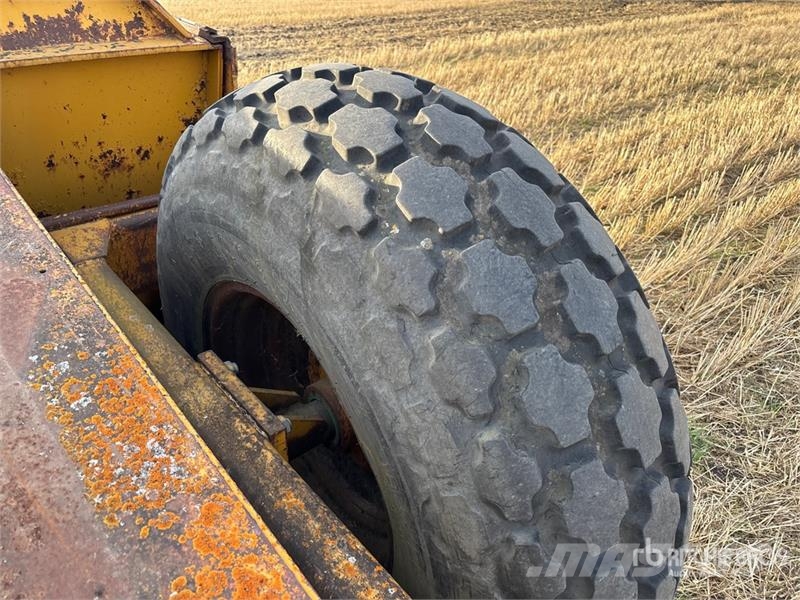 Ashland I-110 4 Tire Hydraulic Pull Scraper Schaber