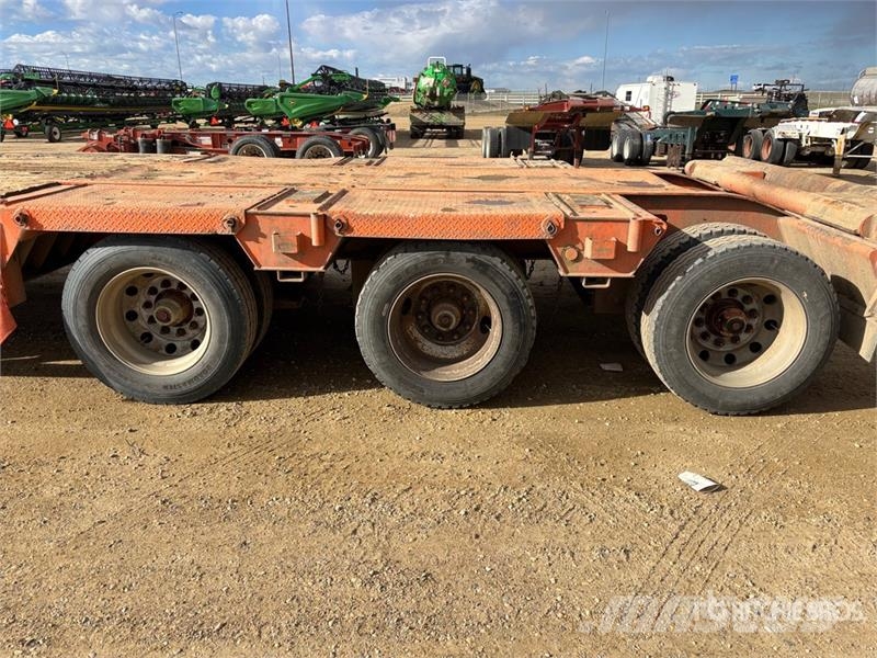 Aspen FG40-3 50 ft Tri/A Folding Neck Trailer Низькорамні причепи