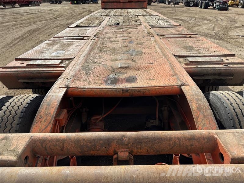 Aspen FG40-3 50 ft Tri/A Folding Neck Trailer Низькорамні причепи