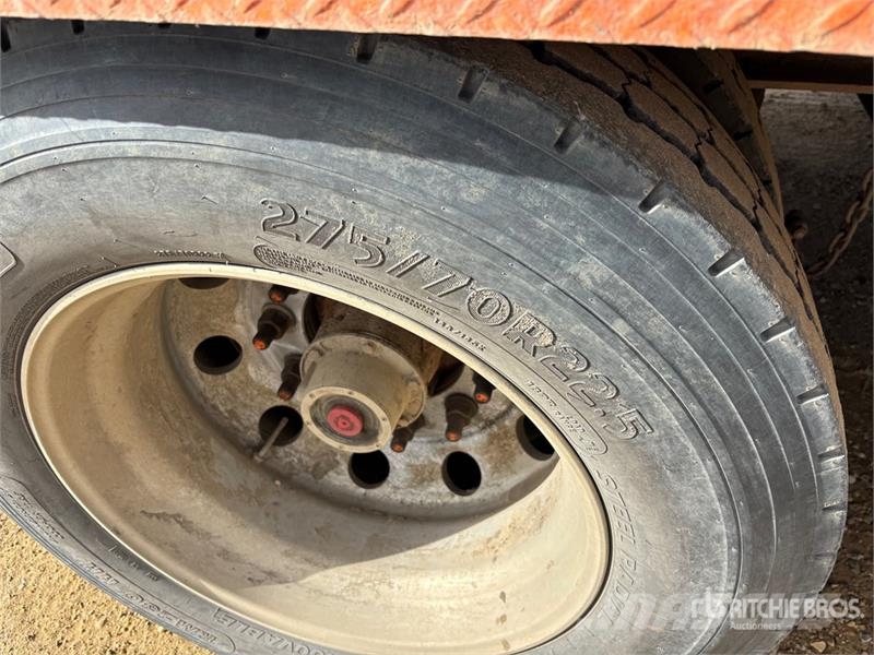 Aspen FG40-3 50 ft Tri/A Folding Neck Trailer Низькорамні причепи