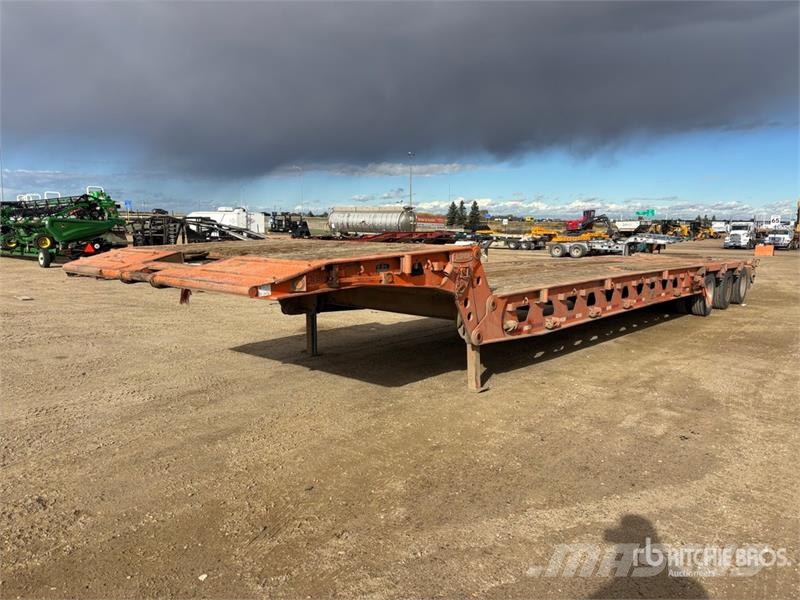 Aspen FG40-3 50 ft Tri/A Folding Neck Trailer Низькорамні причепи