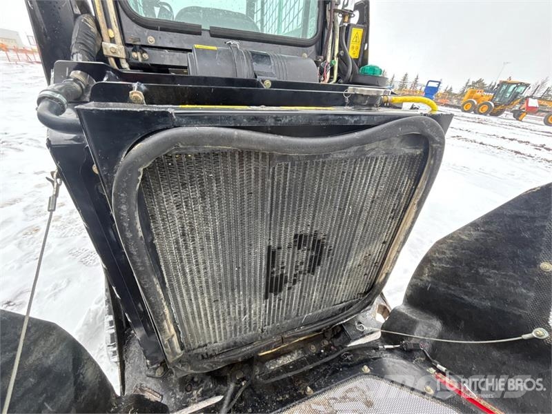 ASV RT40 Compact Track Loader لوادر انزلاقية التوجيه
