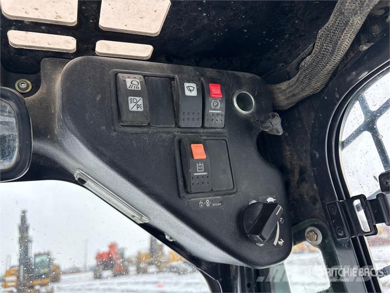ASV RT40 Compact Track Loader لوادر انزلاقية التوجيه