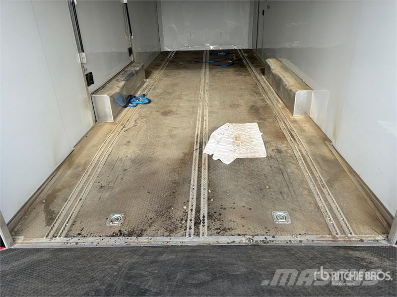 ATC 24 ft T/A Enclosed Trailer Прицепы-фургоны
