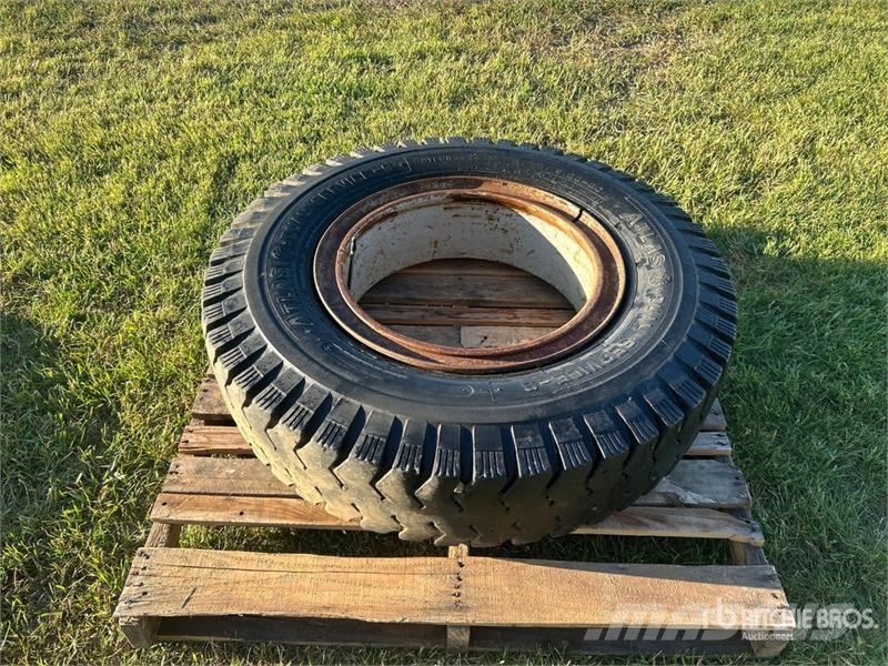 Atlas 9.00-20 Tires Banden, wielen en velgen