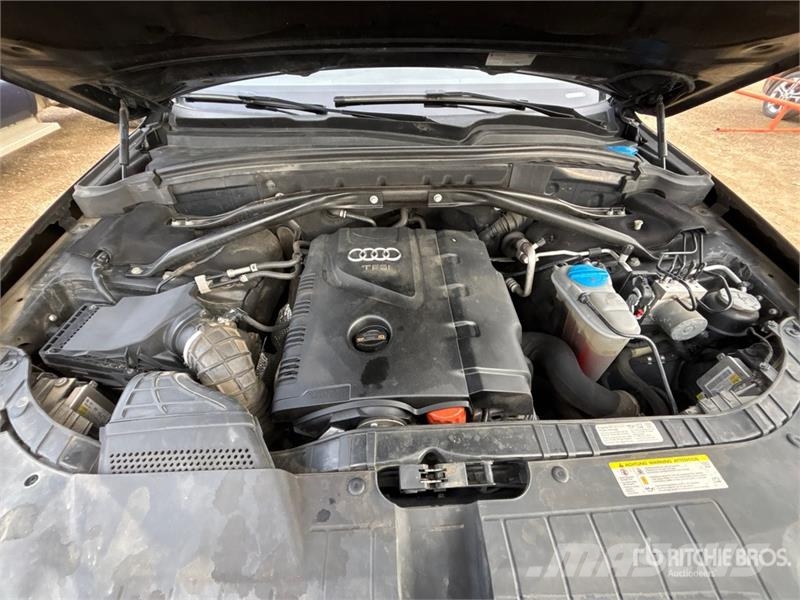 Audi Q5 AWD SUV Carros Ligeiros