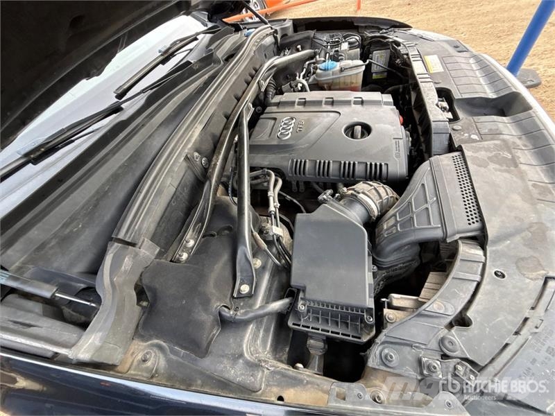 Audi Q5 AWD SUV Carros Ligeiros