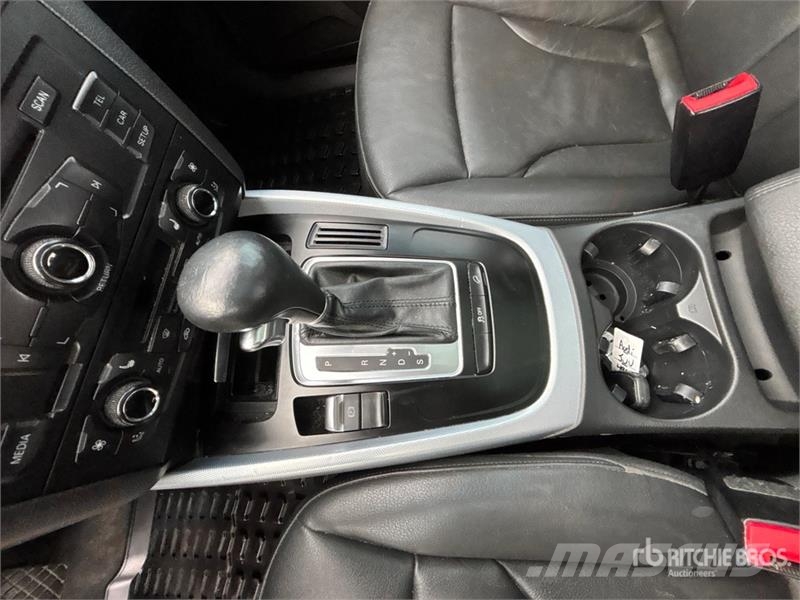 Audi Q5 AWD SUV Carros Ligeiros