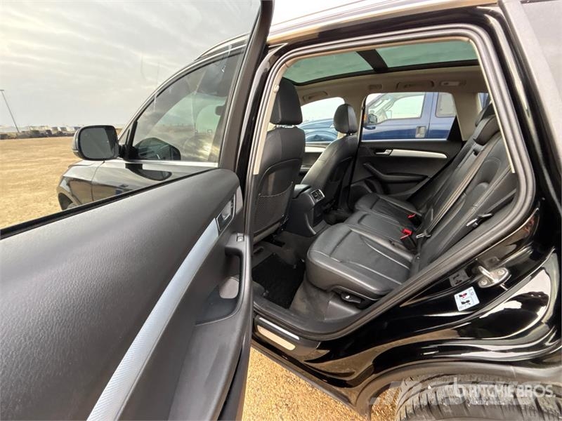 Audi Q5 AWD SUV Carros Ligeiros
