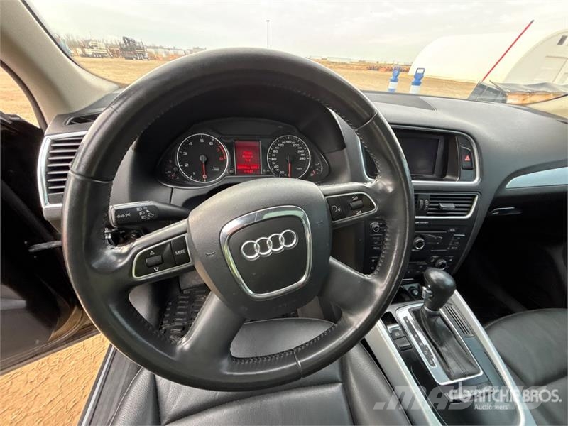 Audi Q5 AWD SUV Carros Ligeiros