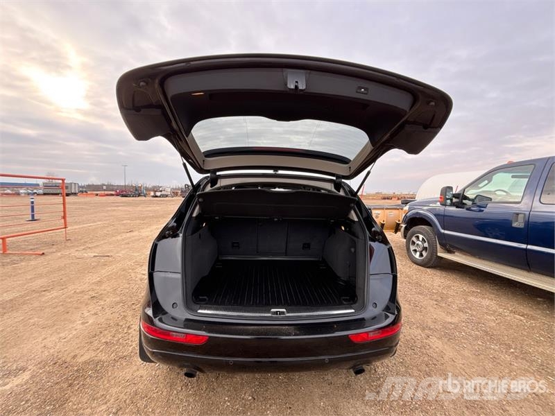 Audi Q5 AWD SUV Carros Ligeiros