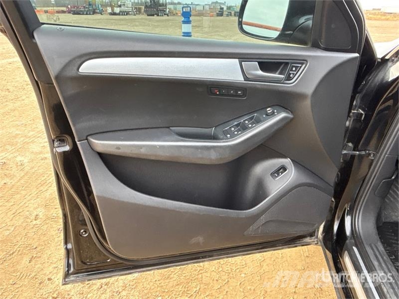 Audi Q5 AWD SUV Carros Ligeiros