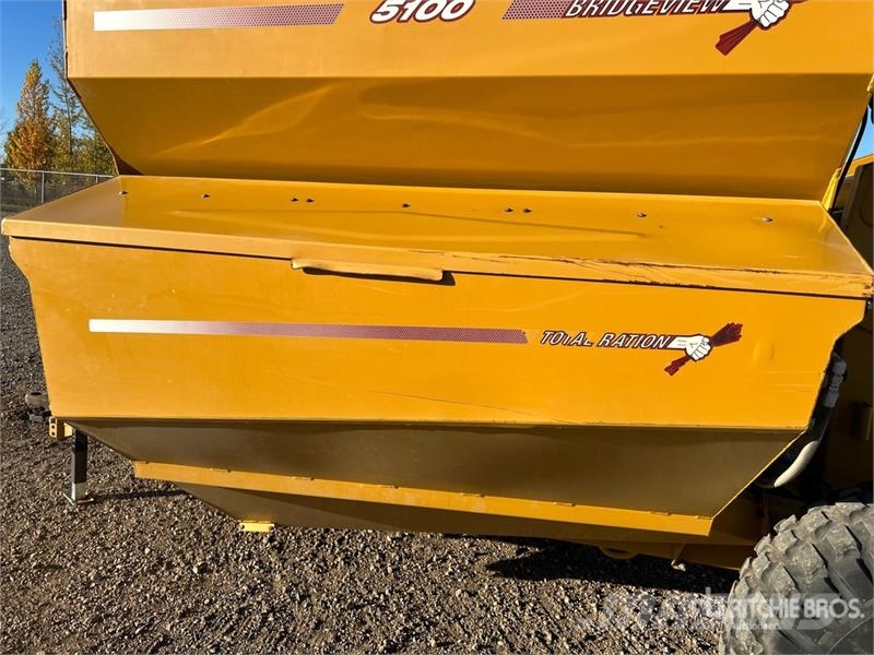 Bale King 5100TR S/A Bale Processor آلات تمزيق الحزم وتقطيعها ونشرها