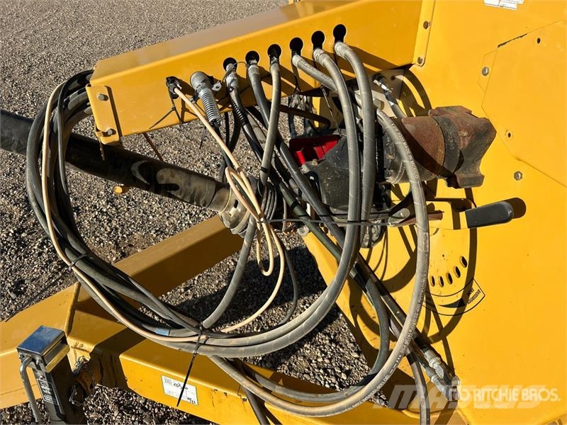 Bale King 5100TR S/A Bale Processor آلات تمزيق الحزم وتقطيعها ونشرها