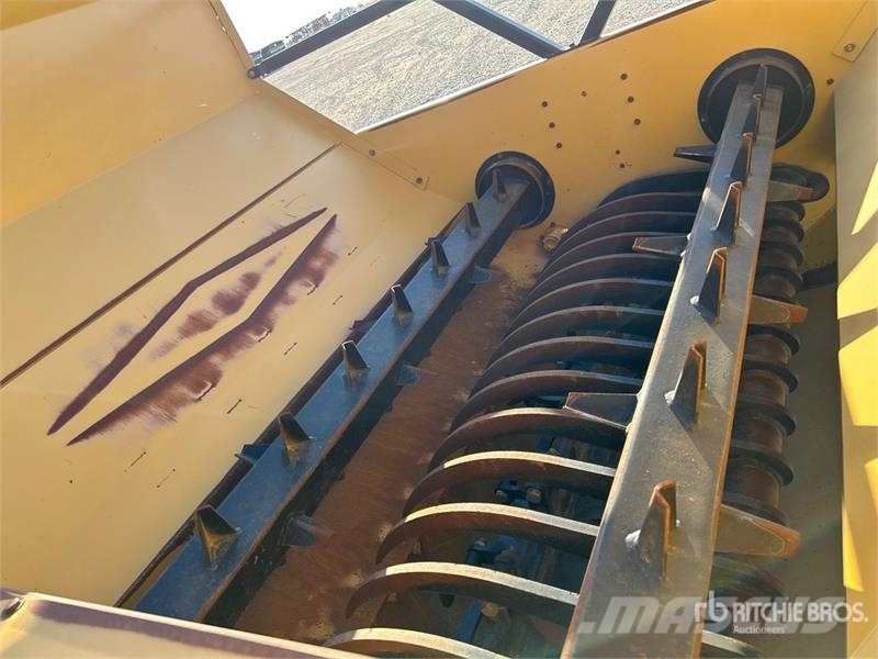 Bale King 5100TR S/A Bale Processor آلات تمزيق الحزم وتقطيعها ونشرها