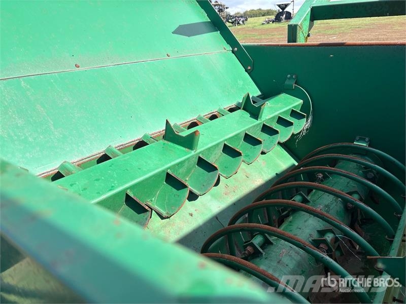 Bale King Avenger 2880 Hydraulic Bale Processor 베일 분쇄기, 절단기 및 언롤러