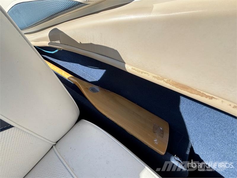  Bayliner 18 ft Bowrider Boat Bateaux de travail, barges et pontons
