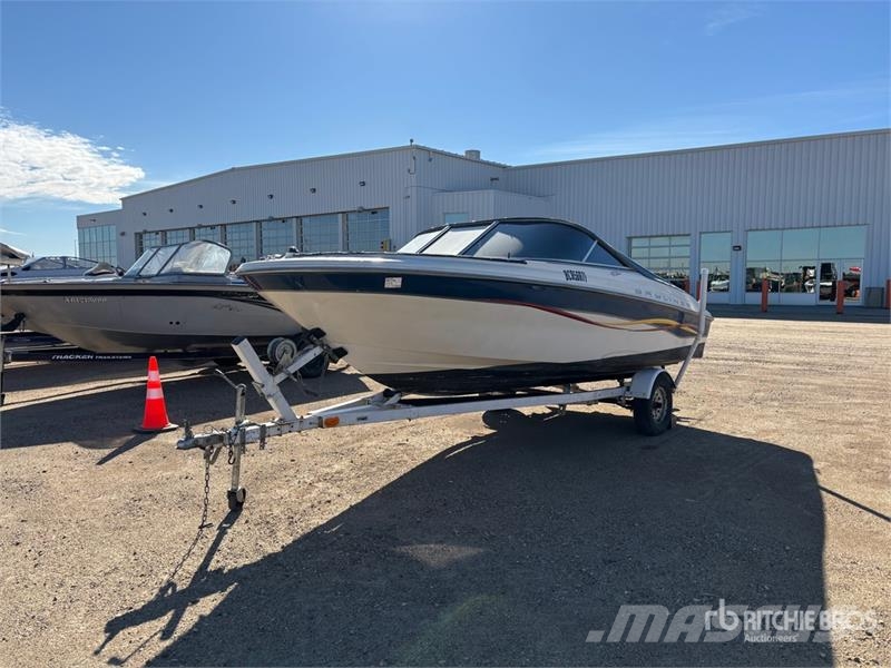  Bayliner 18 ft Bowrider Boat Bateaux de travail, barges et pontons